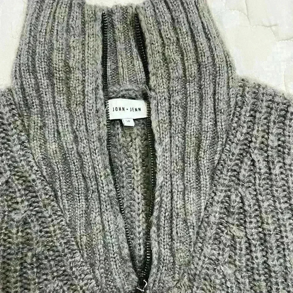 John + Jenn  Sweater grey size small - Picture 4 of 10